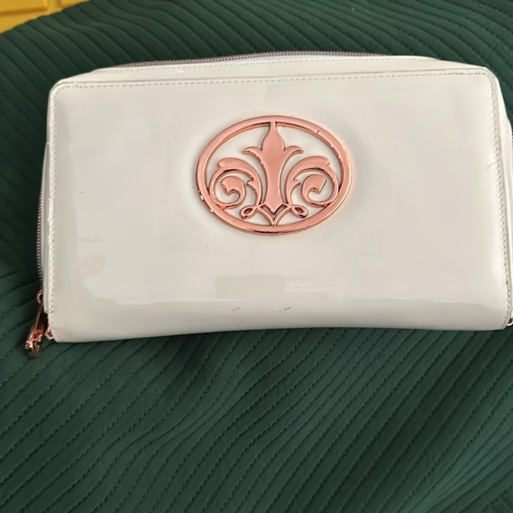 TYME Clutch - Picture 2 of 7